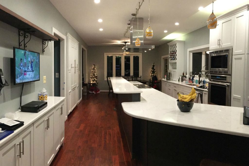 Beautiful new open concept kitchen and dinning area.