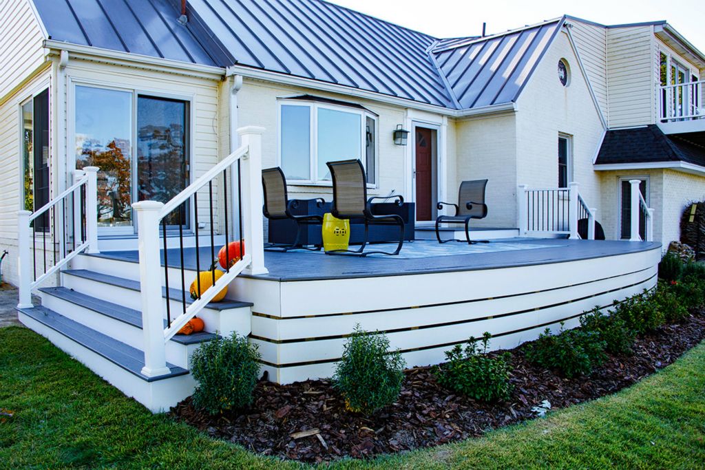 This deck was built below the Anne Arundel County height requirement for railings.