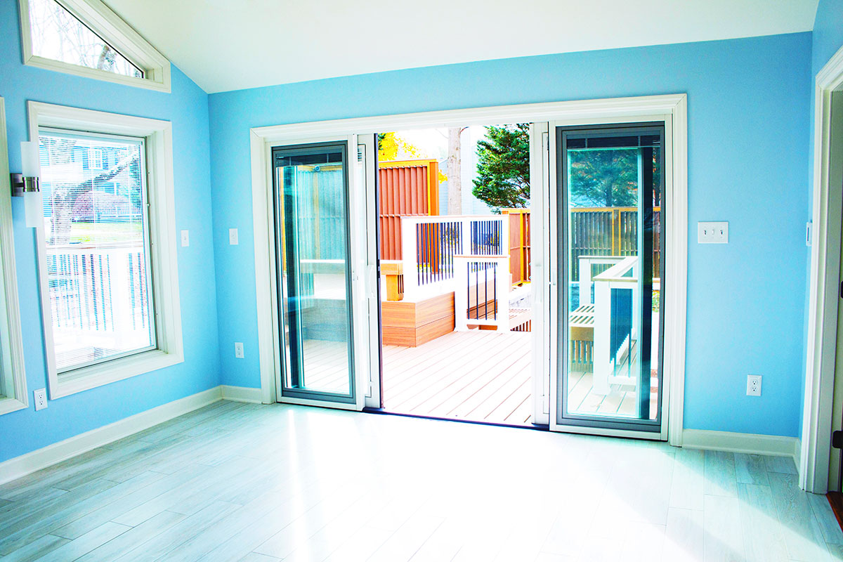 Howard County sunoom with deck & patio access