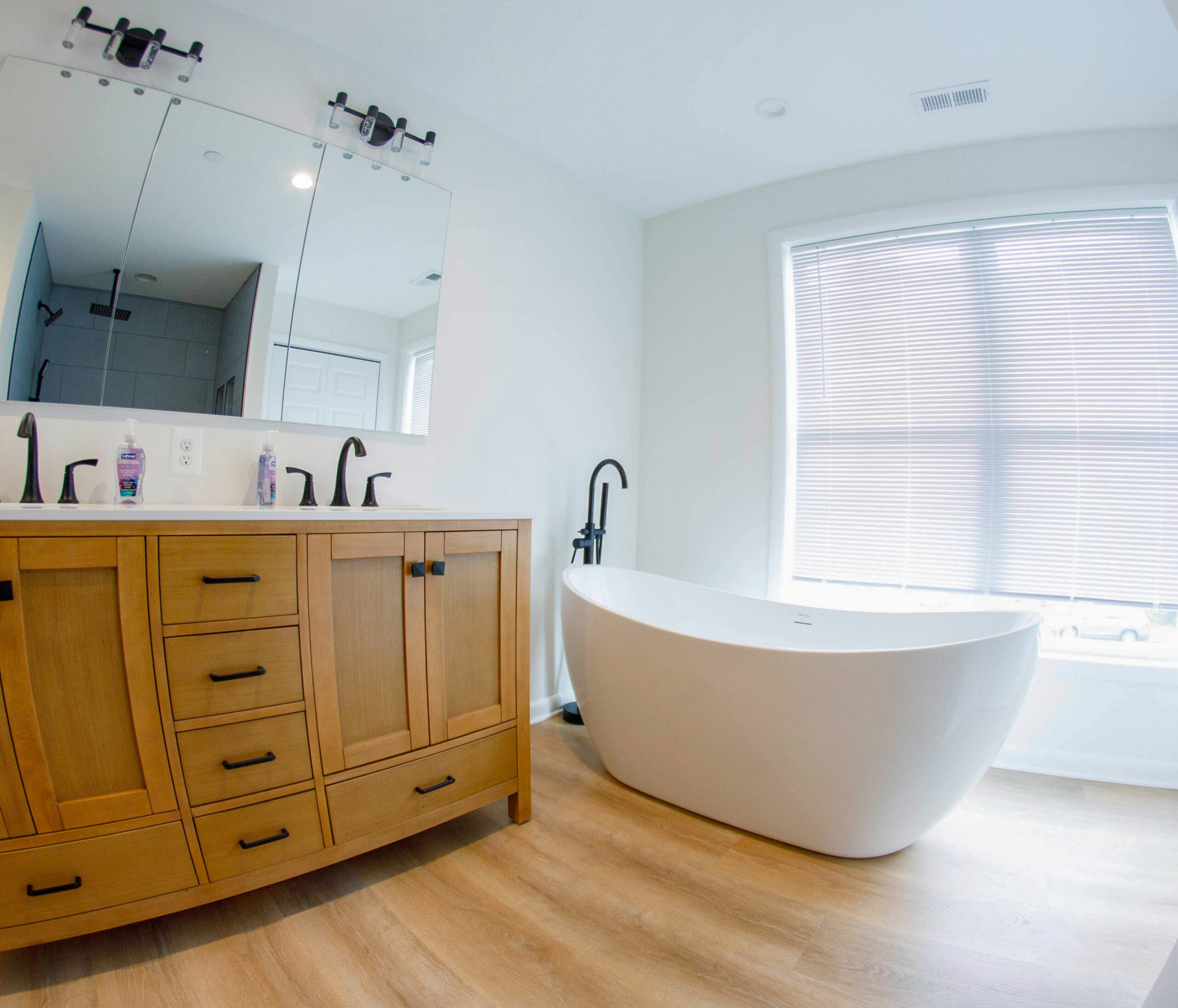Fish-eye bathroom